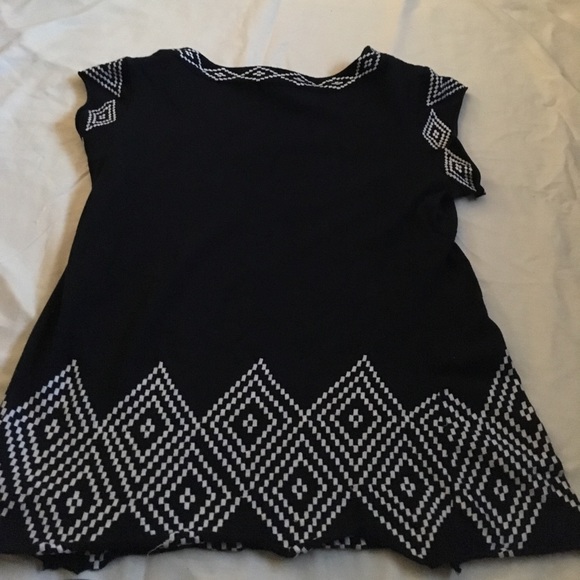 BCBGblack Aztec like shirt - Picture 2 of 2